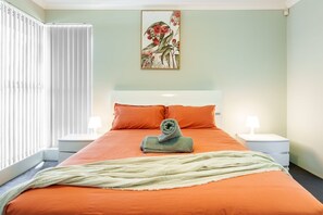 4 bedrooms, desk, iron/ironing board, free WiFi -  Queen’s Residence-close to Perth Airport,CBD and Casino (Crown) (Queens Park)