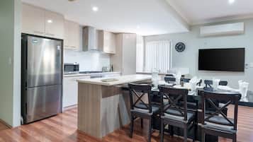 Mikrowelle, Ofen, Herdplatte, Geschirrspüler