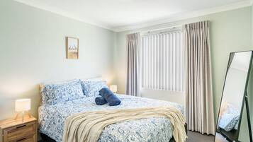 4 dormitorios, tabla de planchar con plancha, wifi y ropa de cama