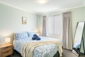 4 dormitoris, planxa i posts de planxar, wifi i roba de llit 