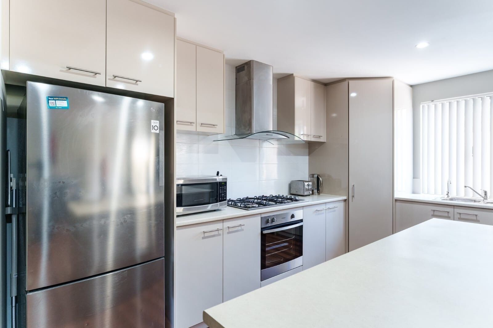 Mikrowelle, Ofen, Herdplatte, Geschirrspüler