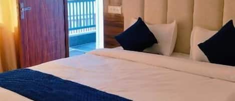 Desk, laptop workspace, free WiFi