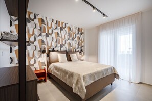 2 bedrooms, travel cot - Urban Penthouse Terrace with Parking (Bari)