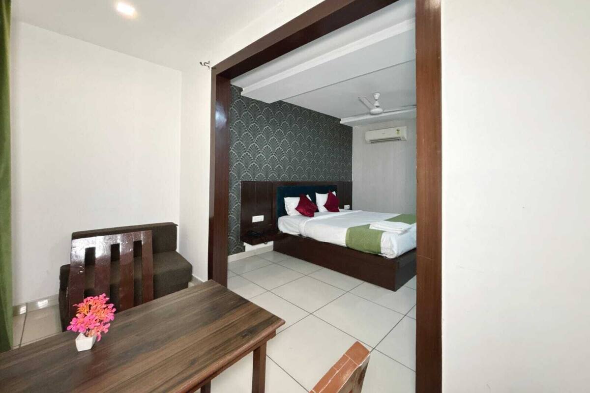 Executive Room, City View | Iron/ironing board, free WiFi, wheelchair access