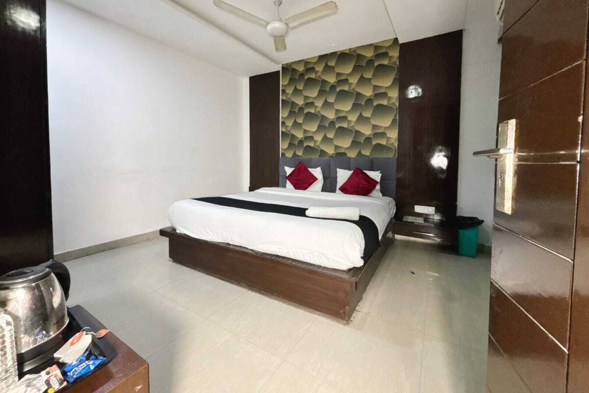 Deluxe Room | Iron/ironing board, free WiFi, wheelchair access