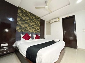 Deluxe Room | Iron/ironing board, free WiFi, wheelchair access - Hotel Areeba (Agra)