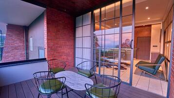 Signature Suite, 1 Bedroom, Balcony, Hill View | Balcony