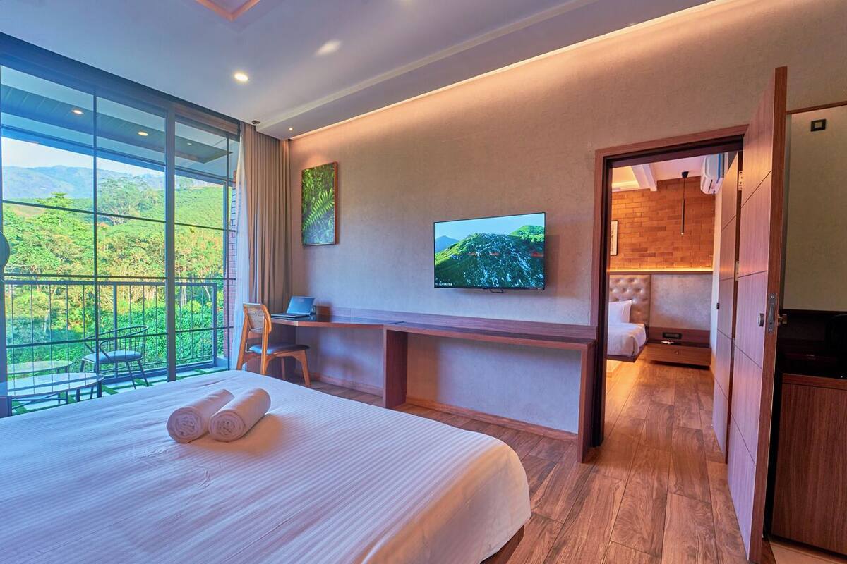 Habitación familiar, balcón, vistas al valle | Ropa de cama de alta calidad, colchones viscoelásticos, caja fuerte