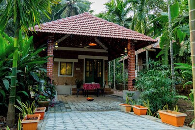 Boutique Eco Farmstay· Pet Friendly · Open Air Kitchen · Near Mangalore Airport