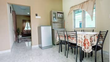 Apartamento | Minibar, escritorio, wifi gratis y ropa de cama