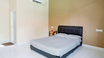 Kamar Double Deluks | Minibar, meja kerja, dan seprai linen
