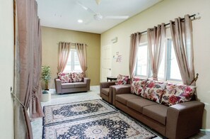 Apartamento | Minibar, escritorio, wifi gratis y ropa de cama