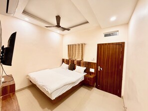Deluxe Double Room | Premium bedding, desk, laptop workspace, free WiFi - Prime Located Hotel F T Palace  (Ujjain)