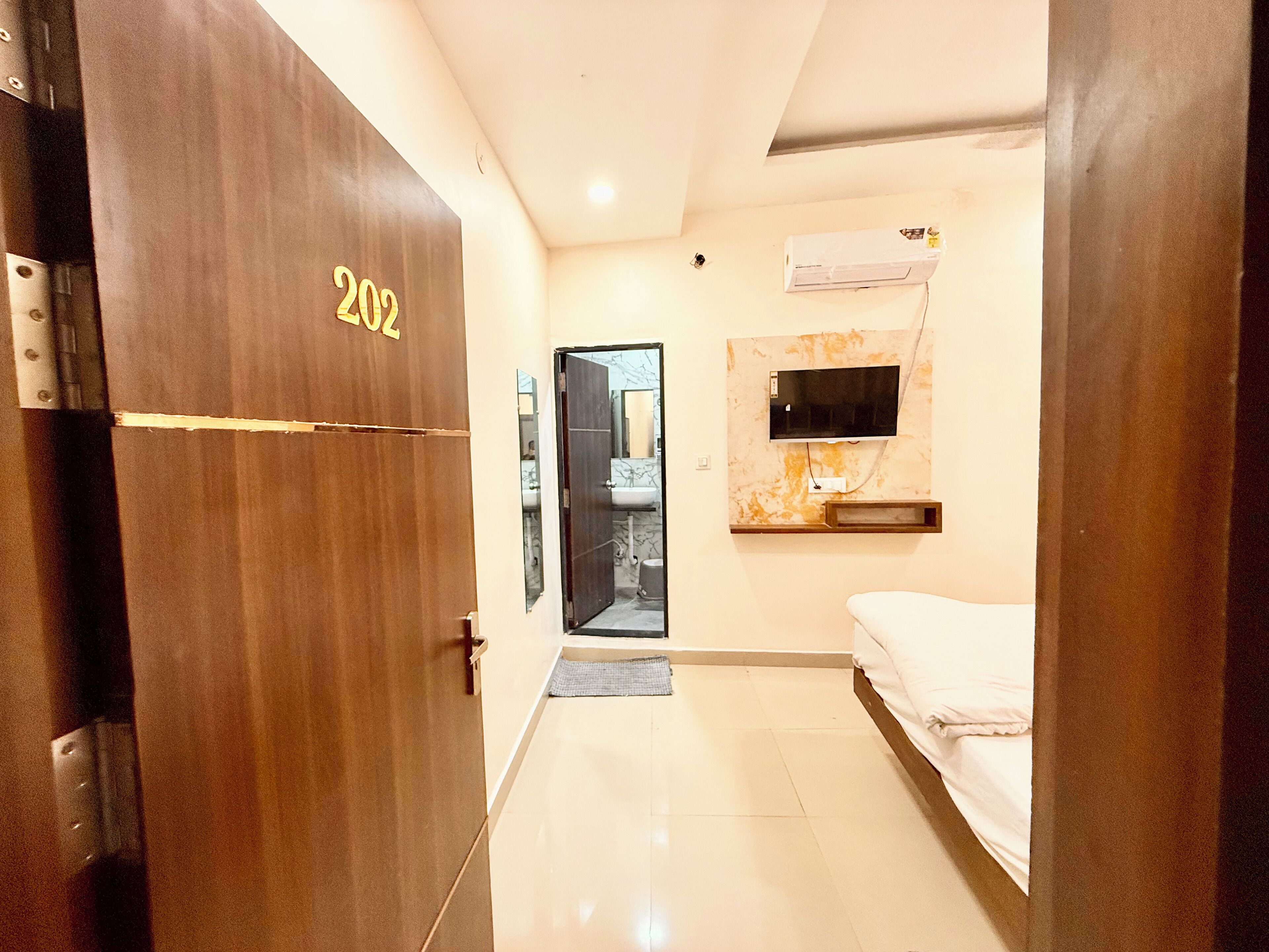 Deluxe Quadruple Room | Premium bedding, desk, laptop workspace, free WiFi