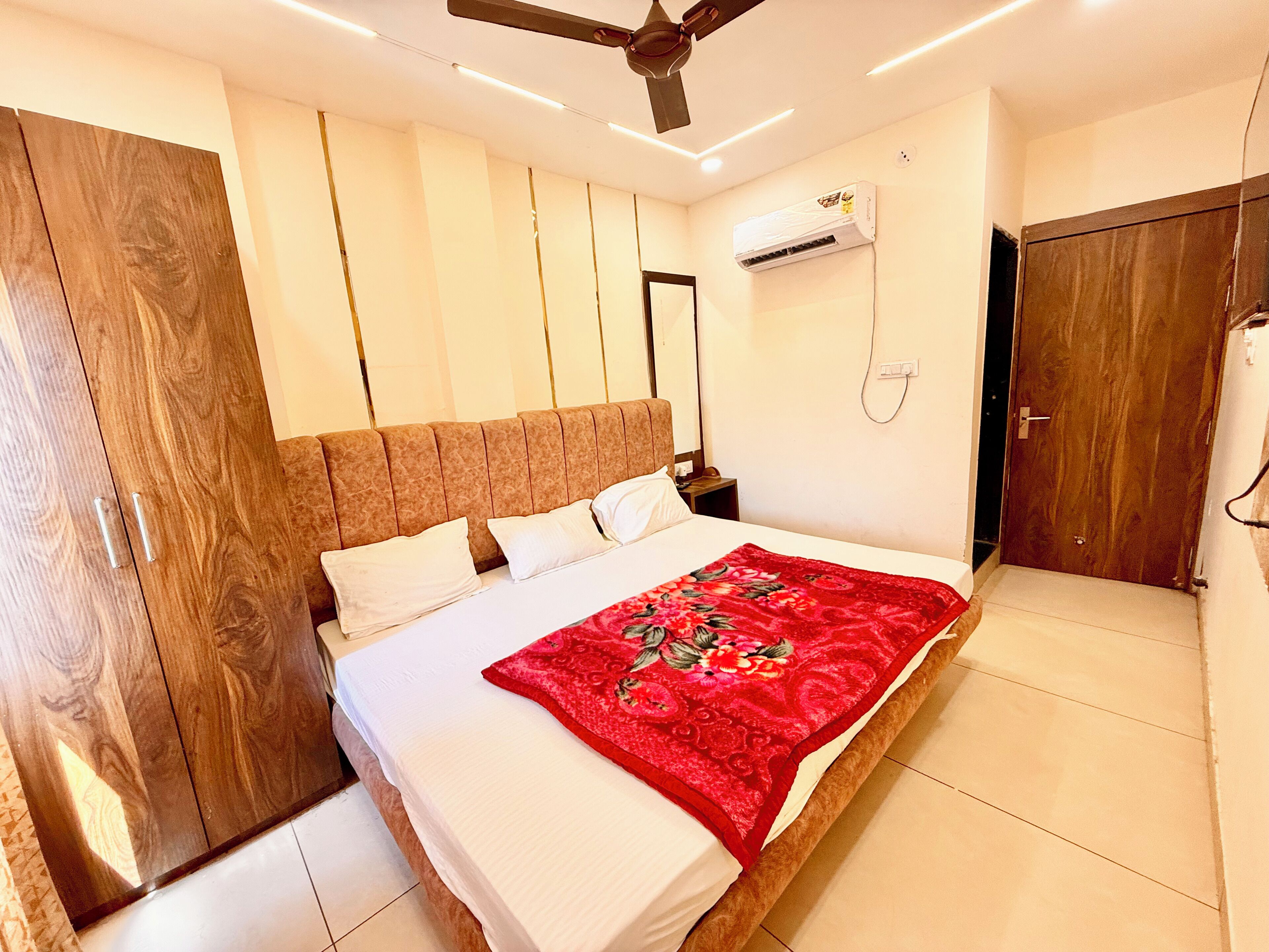 高級寢具、書桌、筆電工作空間、免費無線上網