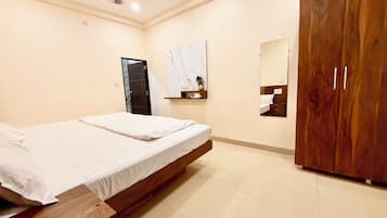 Luxe beddengoed, een bureau, een laptopwerkplek, gratis wifi