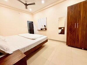 Premium bedding, desk, laptop workspace, free WiFi - Prime Located Hotel F T Palace  (Ujjain)
