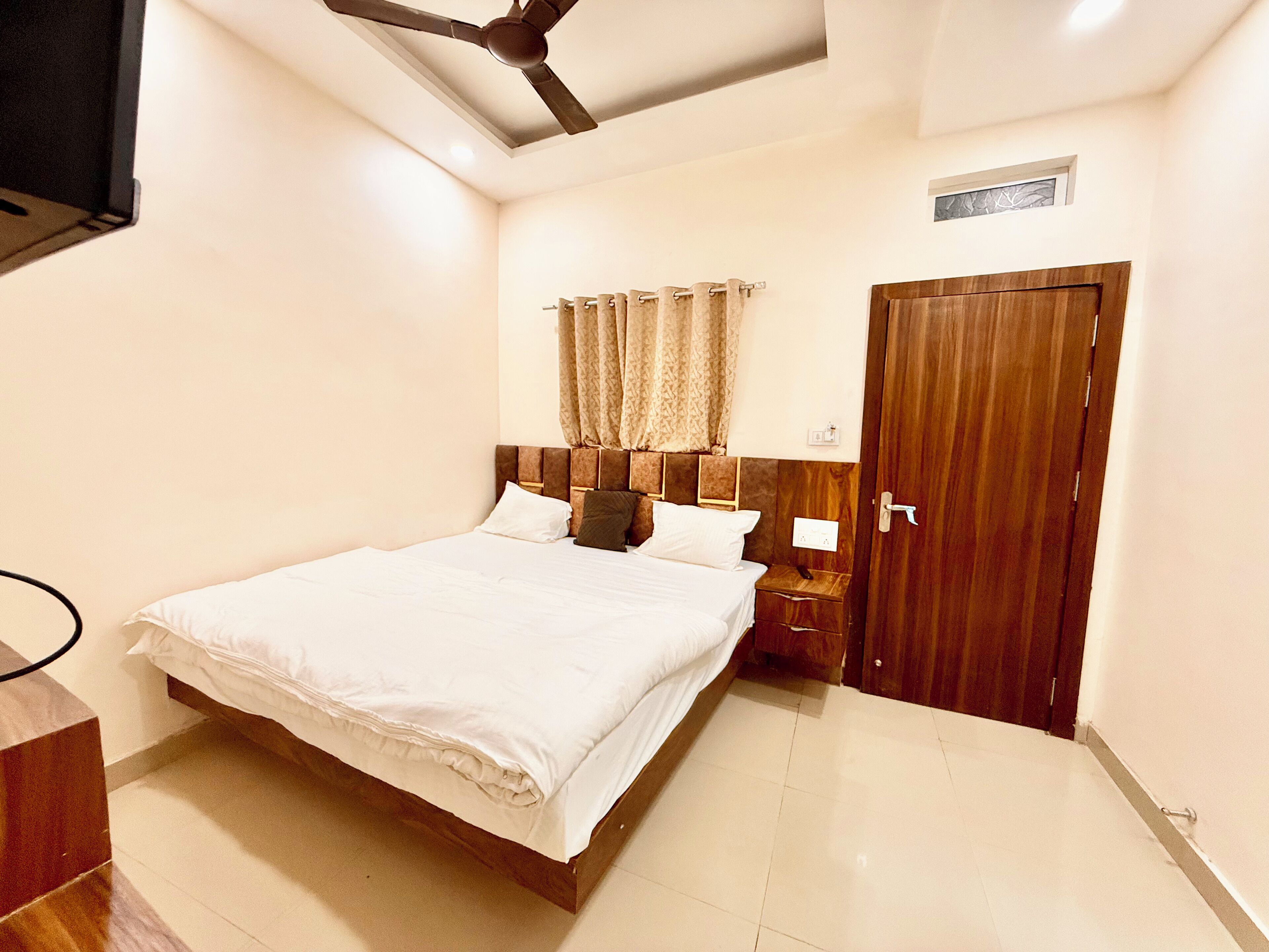 Deluxe Double Room | Premium bedding, desk, laptop workspace, free WiFi