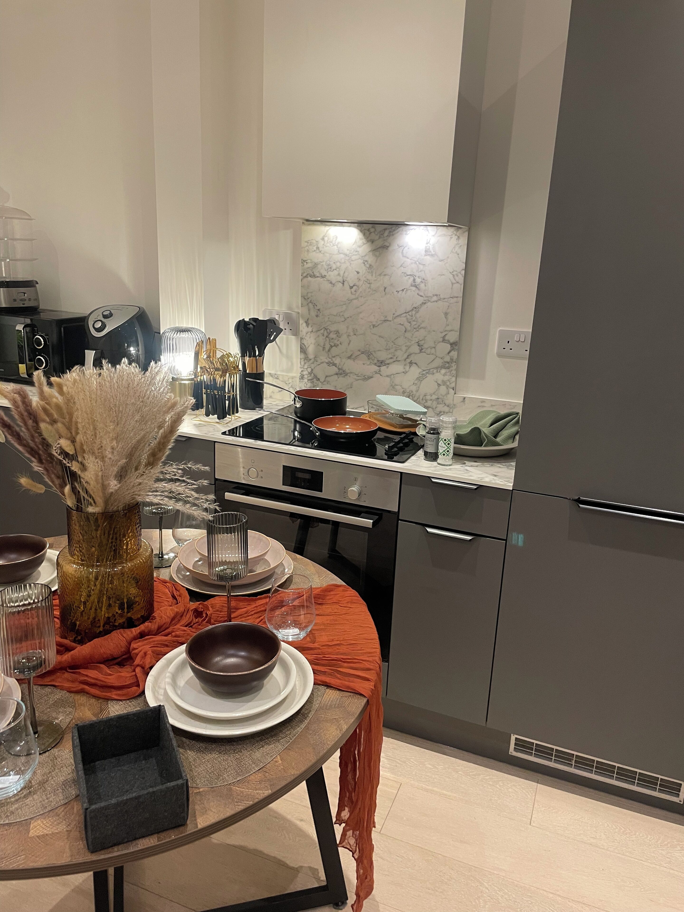 Micro-ondes, four, plaque de cuisson