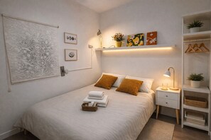 Fer et planche à repasser, accès Internet, draps fournis