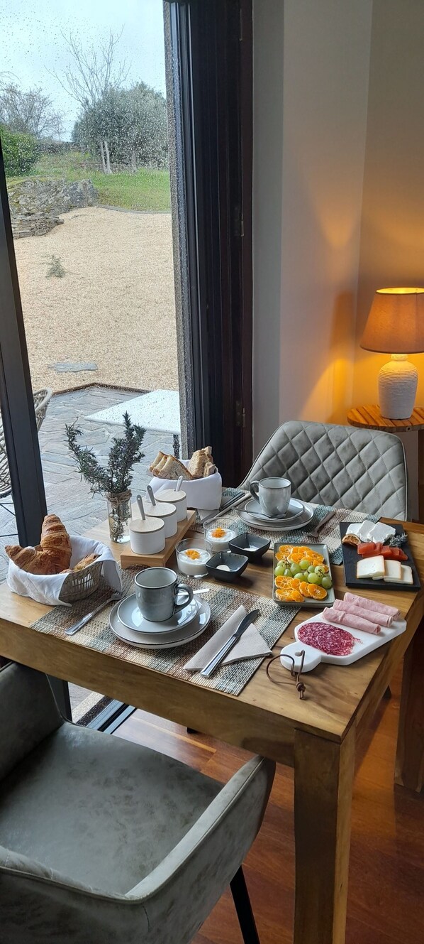 Free daily continental breakfast - Quinta Alto da Fraga (Vila Nova de Foz Côa)