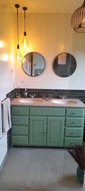 Superior Double Room, Garden View | Bathroom - Quinta Alto da Fraga (Vila Nova de Foz Côa)