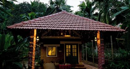 Cozy 1-bedroom farmstay - studio in welcoming Mangalore with AC, Outdoor kitchen
