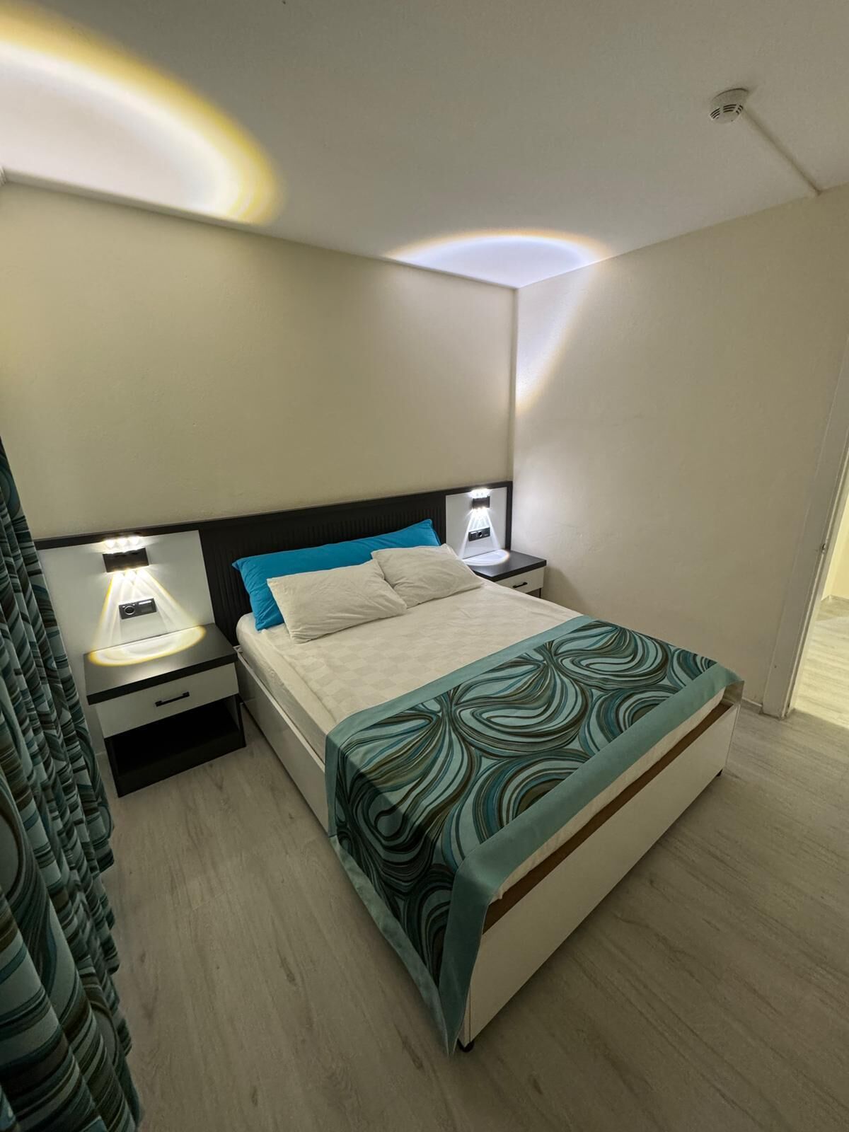 Deluxe Suite, City View | Desk, laptop workspace, free WiFi