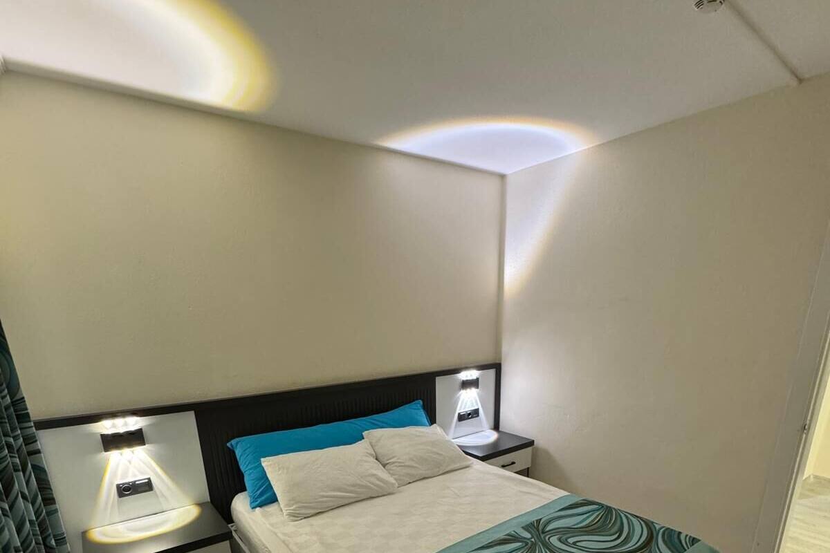 Deluxe Suite, City View | Desk, laptop workspace, free WiFi