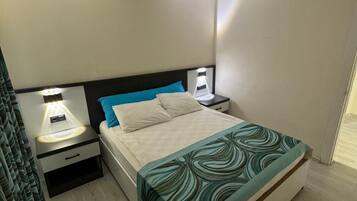 Deluxe-Suite, Stadtblick | Schreibtisch, laptopgeeigneter Arbeitsplatz, kostenloses WLAN