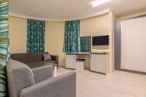 Deluxe Suite, City View | Desk, laptop workspace, free WiFi - Side Meryam Deluxe Suit Hotel26 (Manavgat)