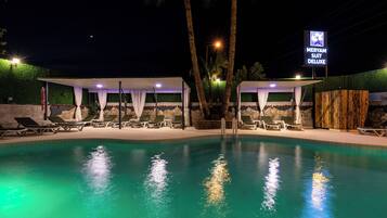 Deluxe-Suite, Stadtblick | Schreibtisch, laptopgeeigneter Arbeitsplatz, kostenloses WLAN