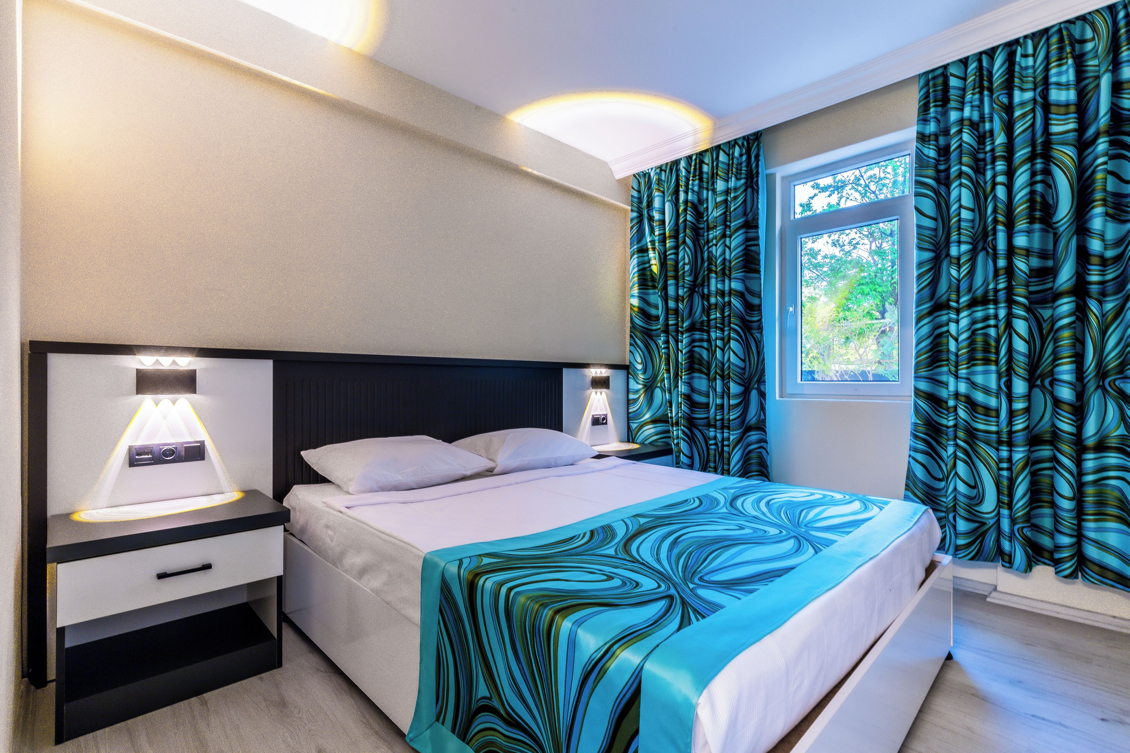 Deluxe Suite, City View