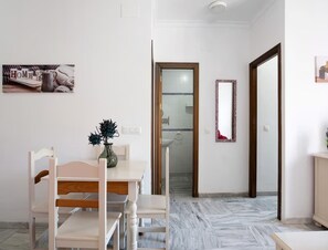 Apartment | Dining - Premium Conil Holiday Apartment (Conil de la Frontera)