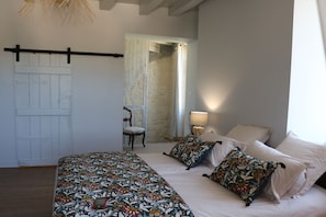 Internet - Logis de Pierre Levée bed and breakfast 5 minutes from Niort and the Marais Poitevin (Bessines)