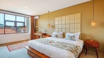 Vila conforto, 2 quartos, piscina particular | Cofres nos quartos, ferros/tábuas de passar roupa, Wi-Fi de cortesia