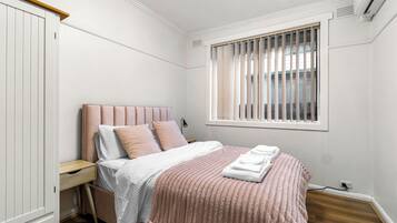 3 Schlafzimmer, Schreibtisch, Bügeleisen/Bügelbrett, Internetzugang