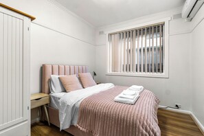 3 Schlafzimmer, Schreibtisch, Bügeleisen/Bügelbrett, Internetzugang