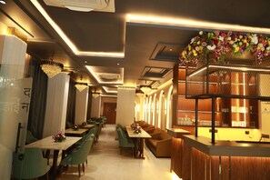 Bar (on property) - Infinity In (Navi Mumbai)