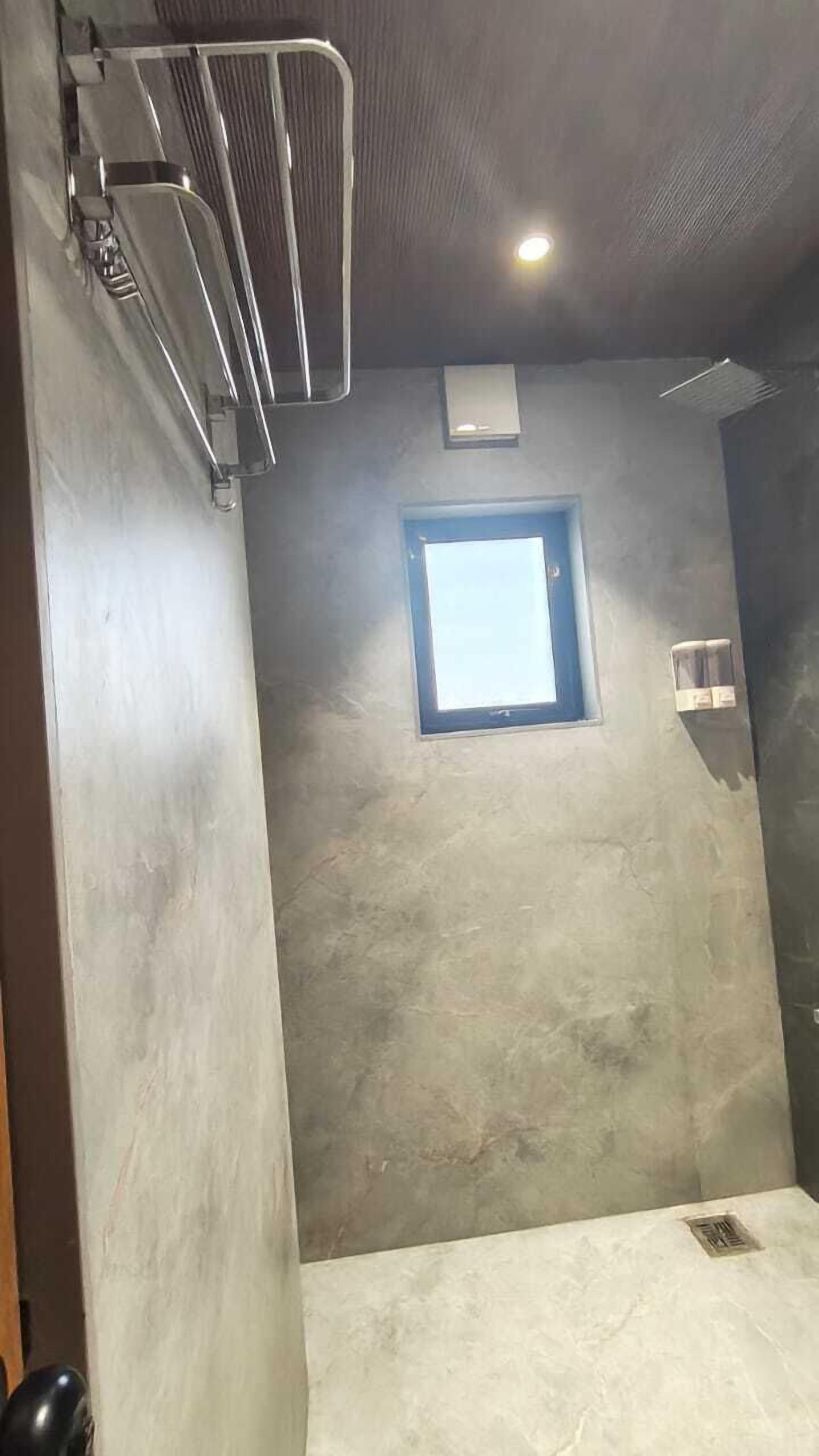 Basic Double Room | Bathroom | Shower, towels