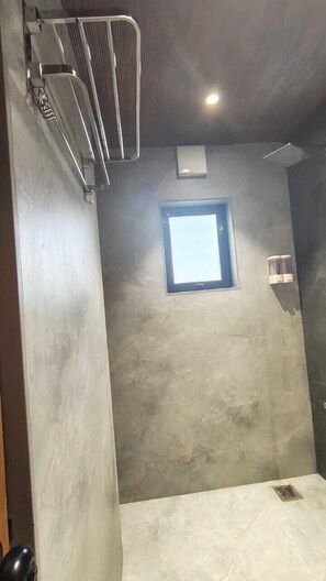 Basic dubbelrum | Badrum | Dusch och handdukar