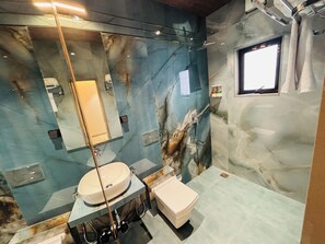 Deluxe Suite | Bathroom