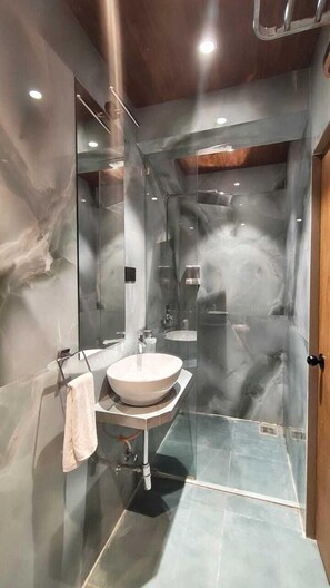 Basic Double Room | Bathroom | Shower, towels - Infinity In (Navi Mumbai)