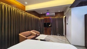 Basic Double Room | Laptop workspace - Infinity In (Navi Mumbai)