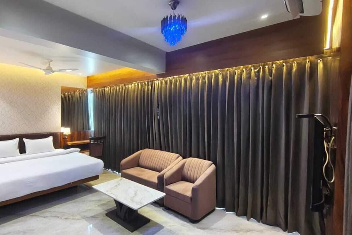 Basic Double Room | Laptop workspace