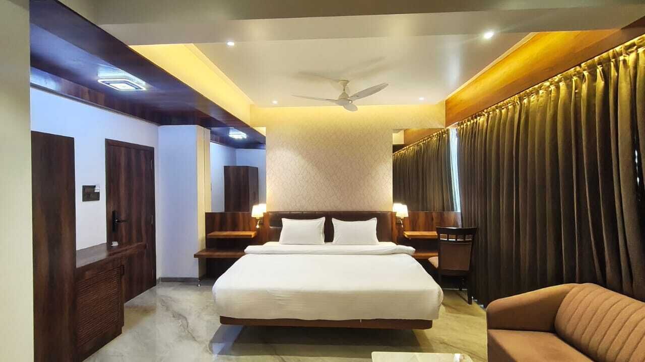 Deluxe Room | Laptop workspace