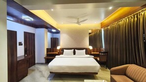 Basic Double Room | Laptop workspace - Infinity In (Navi Mumbai)