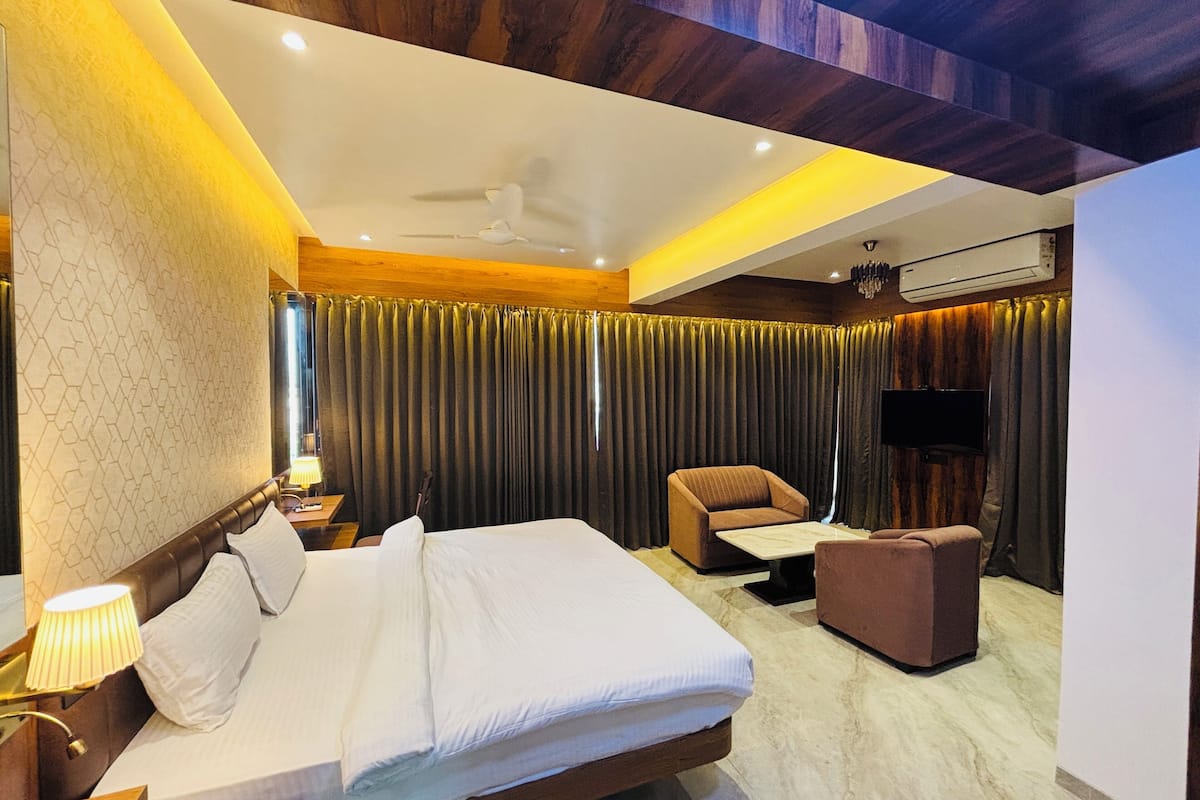 Deluxe Suite | Ruang kerja komputer riba