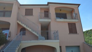 Unclassified image, 2 of 18, button - Fma-str01 in Maiorca (Budoni)