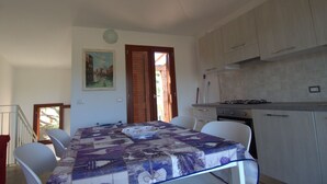 Unclassified image, 3 of 18, button - Fma-str01 in Maiorca (Budoni)